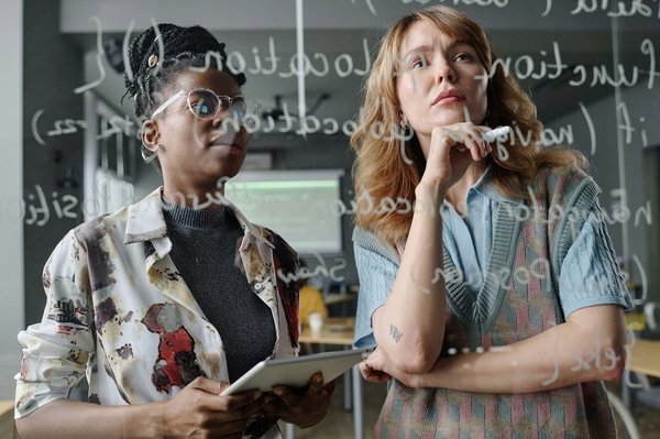 Comment utiliser les plateformes de développement low-code pour accélérer la création d'applications métier ?